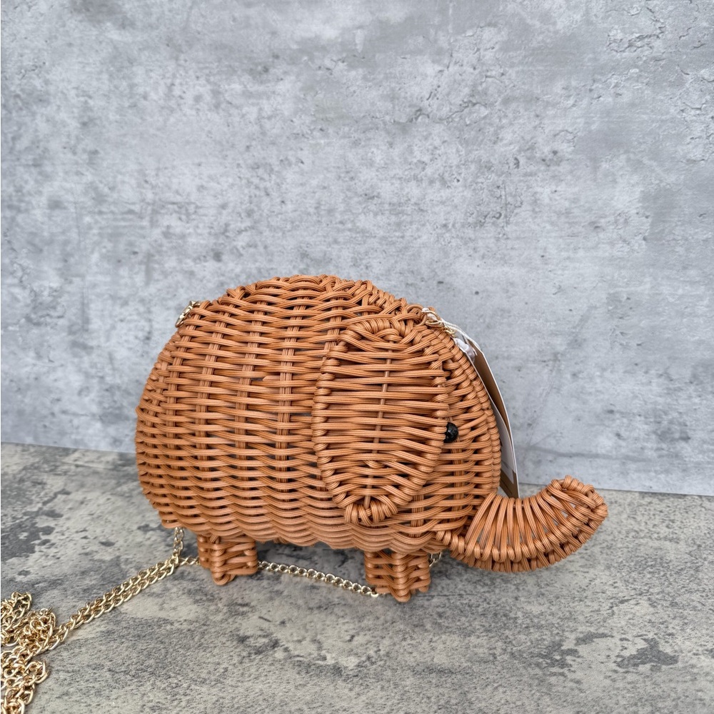 NWT Tommy Bahama Wicker Brown Elephant Shaped Clutch Crossbody Bag